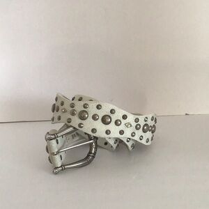 🛍️🛍️ STEVE MADDEN🛍️🛍️.              CRACKED LEATHER STUDDED BELT